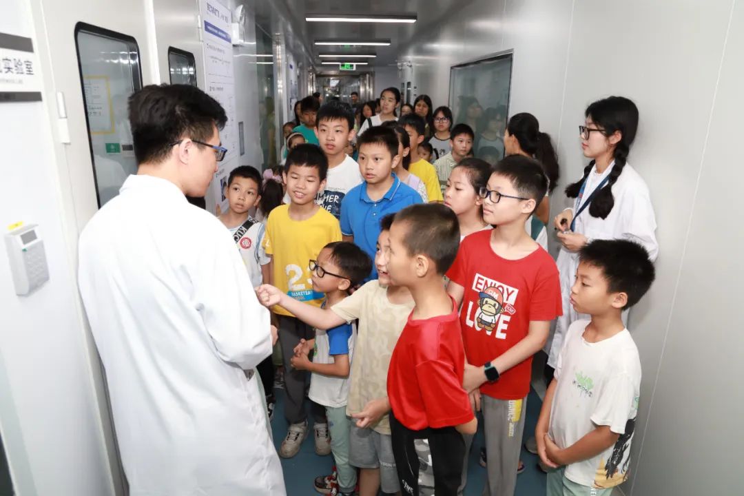 轉(zhuǎn)載||錨定“攀高計劃”目標，風(fēng)華正茂啟新程——呂永鐘帶隊到風(fēng)華高科調(diào)研