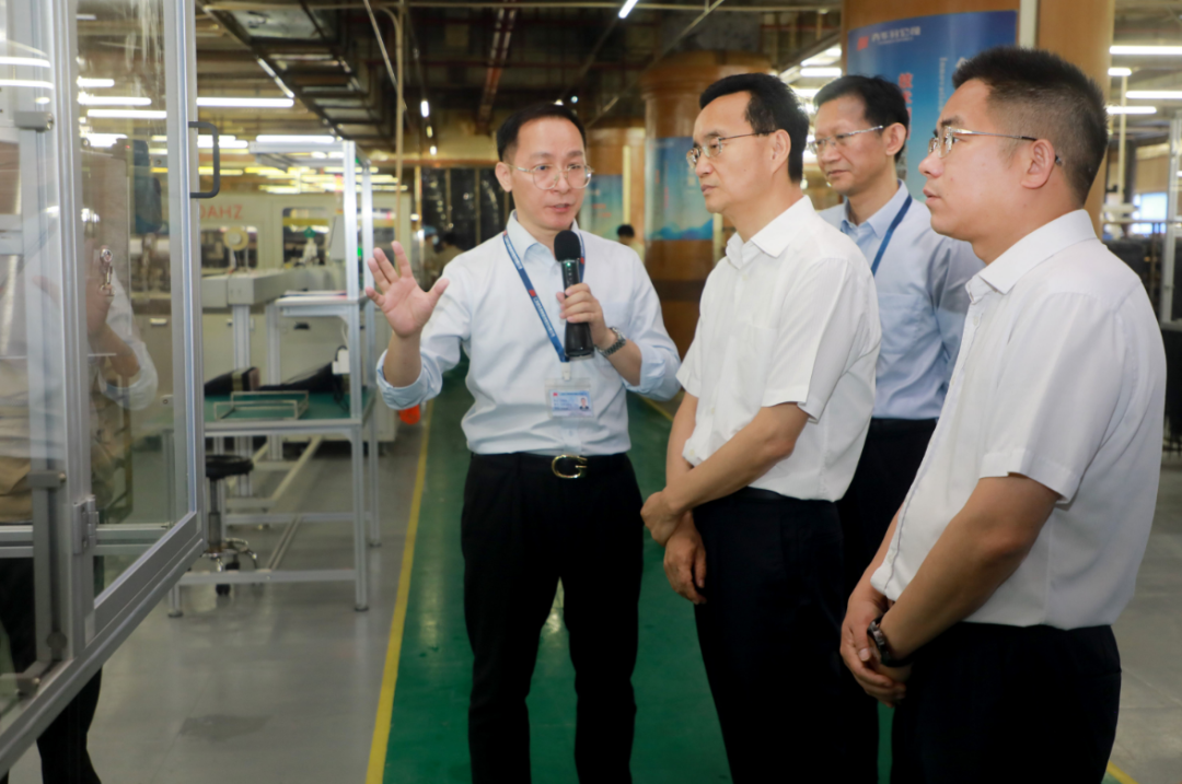 肇慶市委書記張愛軍到風(fēng)華高科調(diào)研
