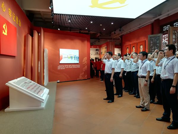 公司組織領(lǐng)導(dǎo)干部開展“不忘初心、牢記使命”革命傳統(tǒng)教育活動