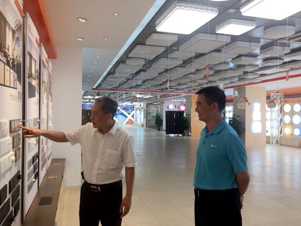 公司董事長王廣軍赴佛山照明、國星光電交流
